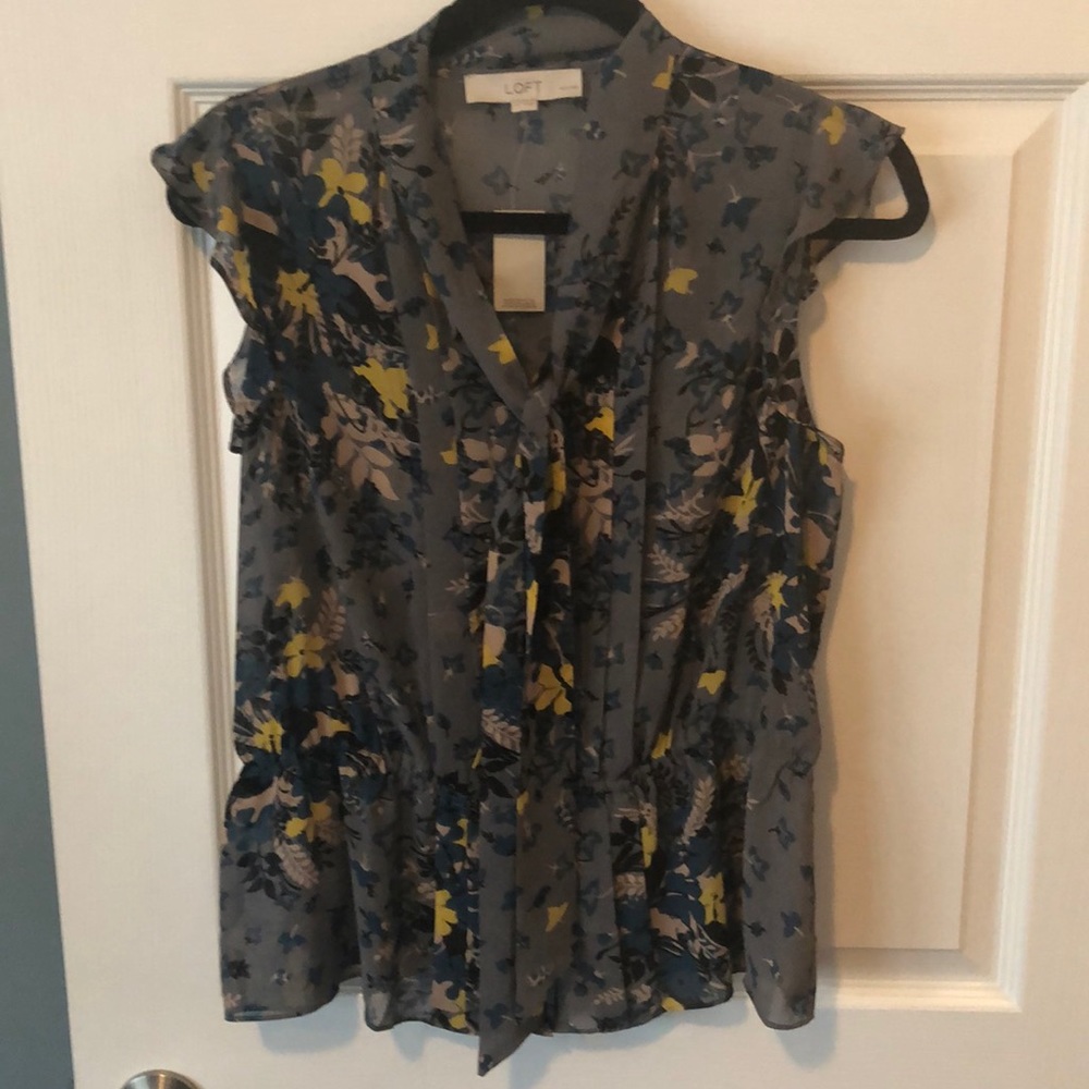 NWT Loft peplum flutter sleeve shell